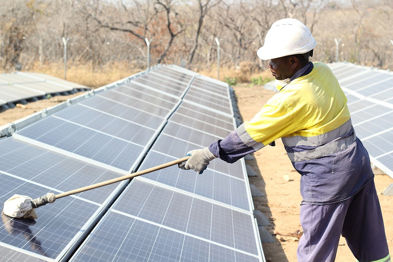 Bifacial N-Type TOPCon Tier-1 Monocrystalline Solar Panels (580W–700W)